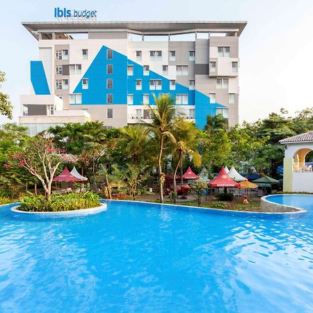 Ibis Budget Cikarang Festival Бекаси Экстерьер фото