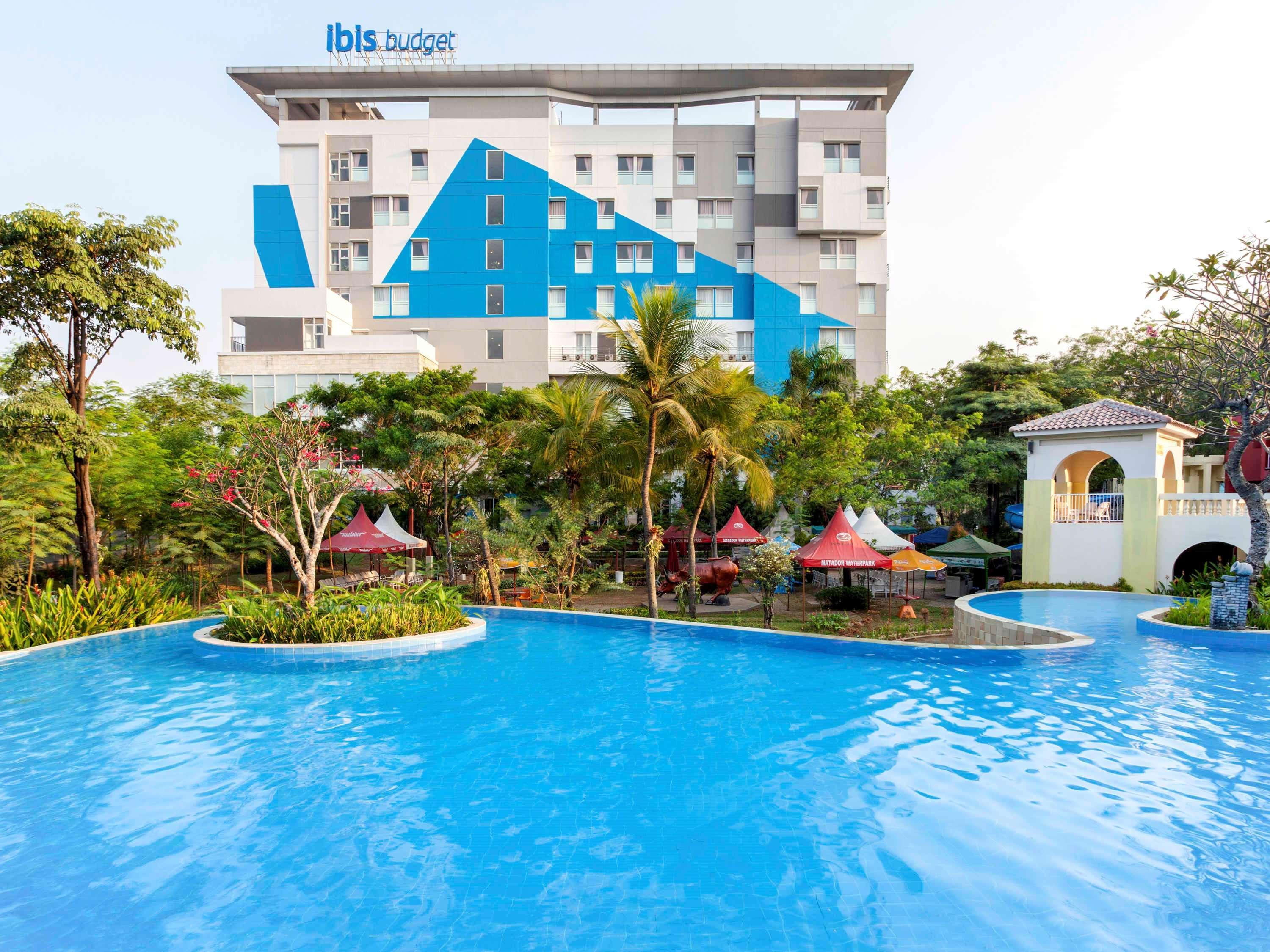Ibis Budget Cikarang Festival Бекаси Экстерьер фото