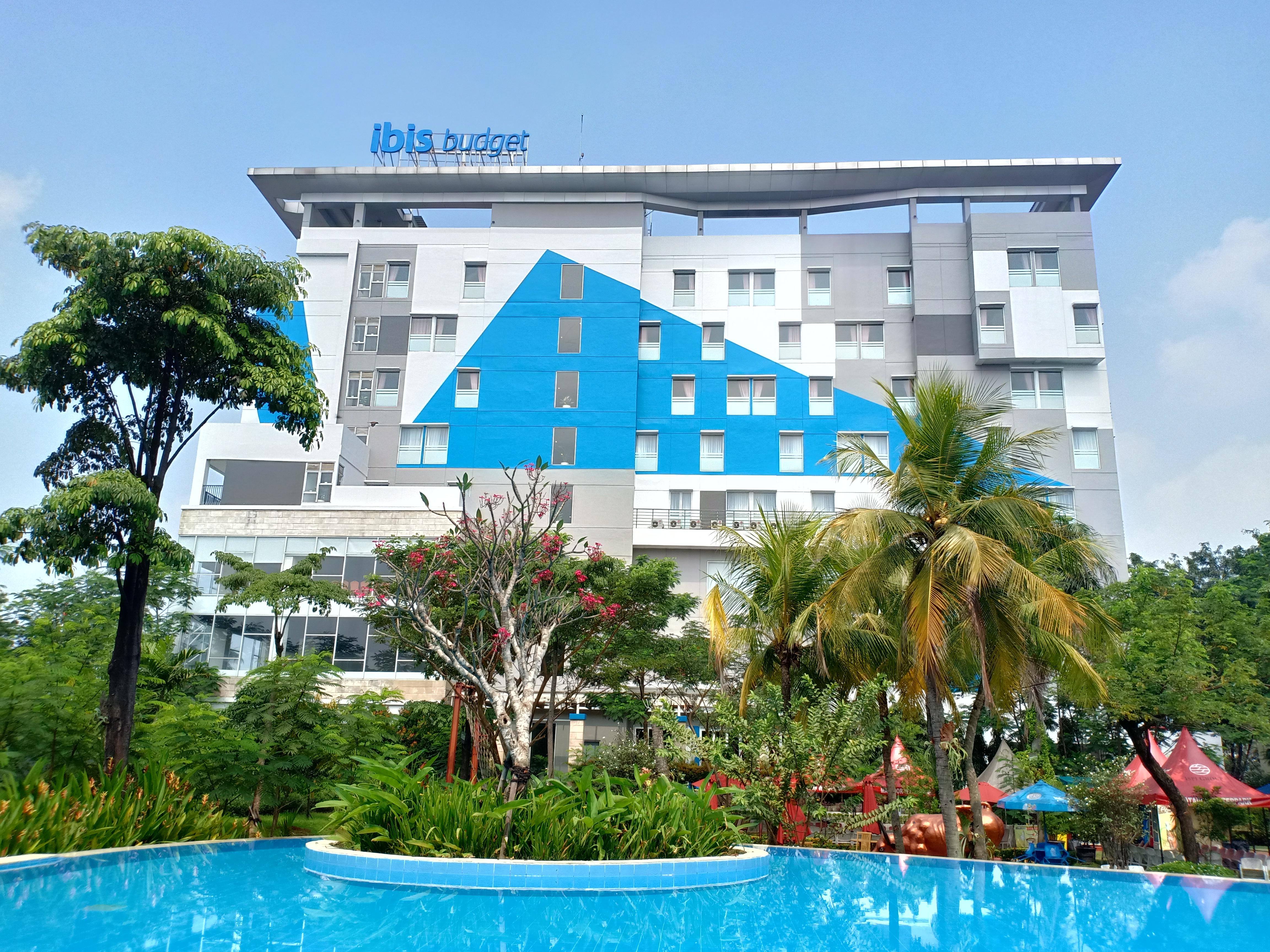 Ibis Budget Cikarang Festival Бекаси Экстерьер фото