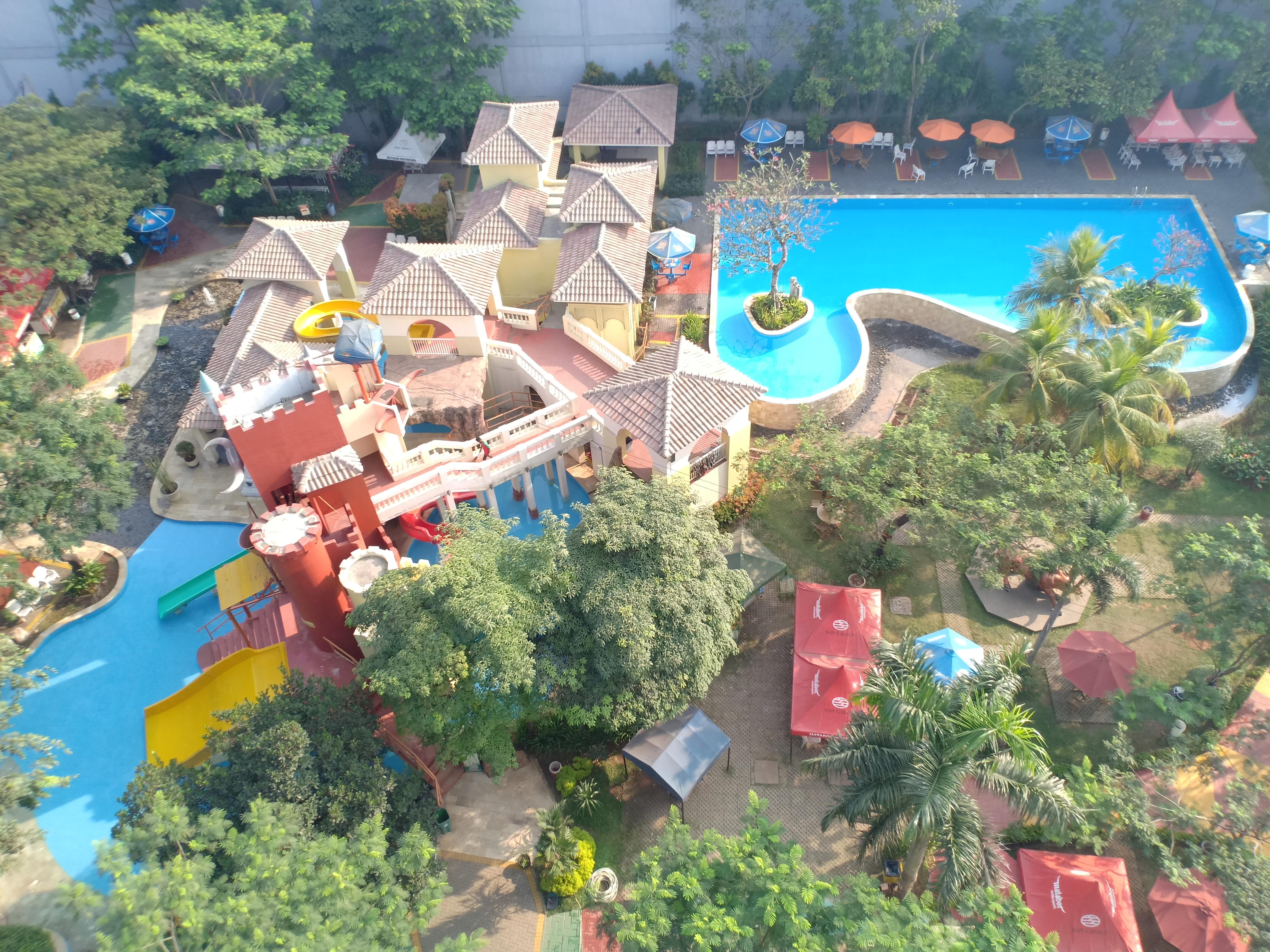 Ibis Budget Cikarang Festival Бекаси Экстерьер фото