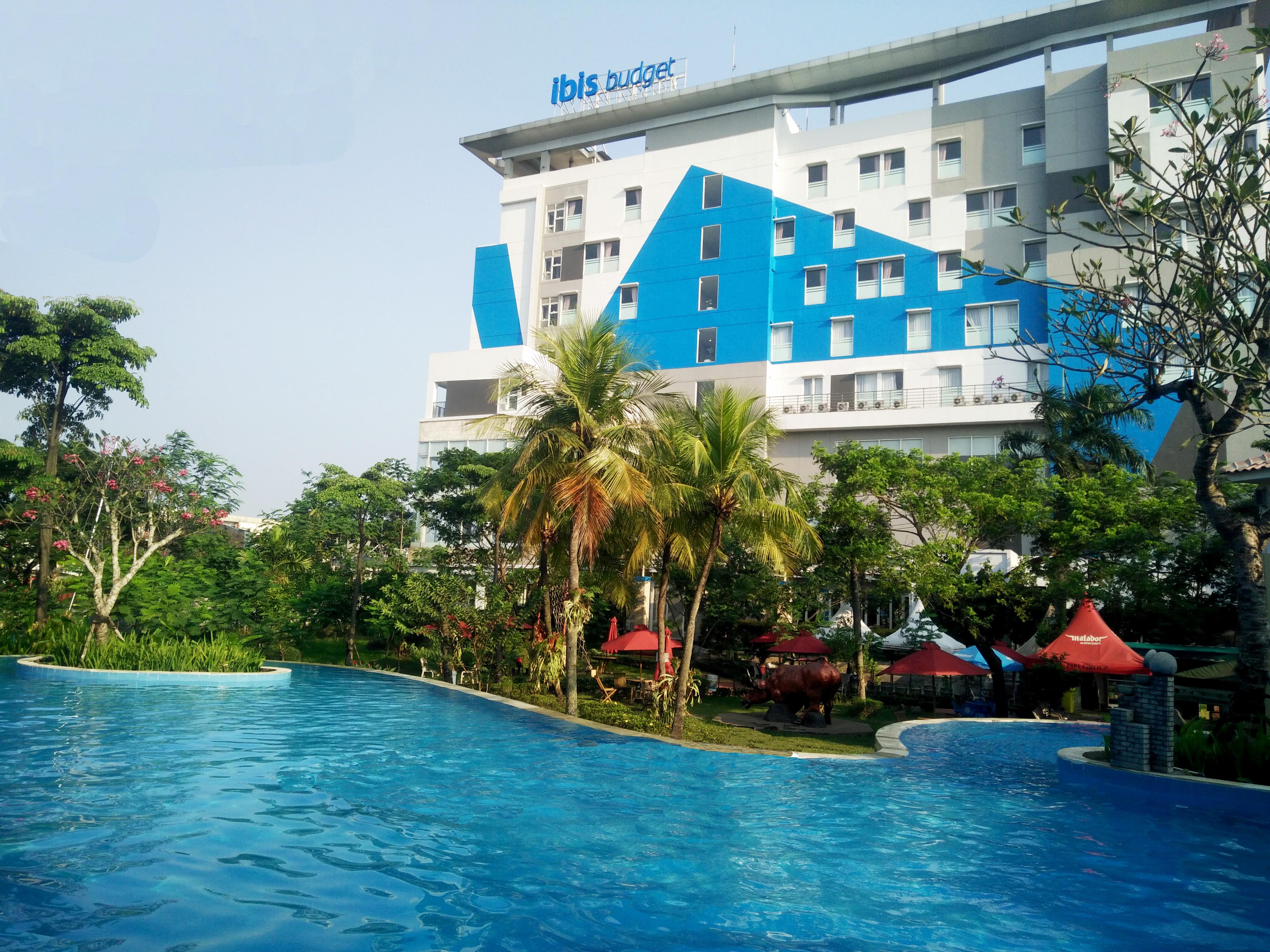 Ibis Budget Cikarang Festival Бекаси Экстерьер фото