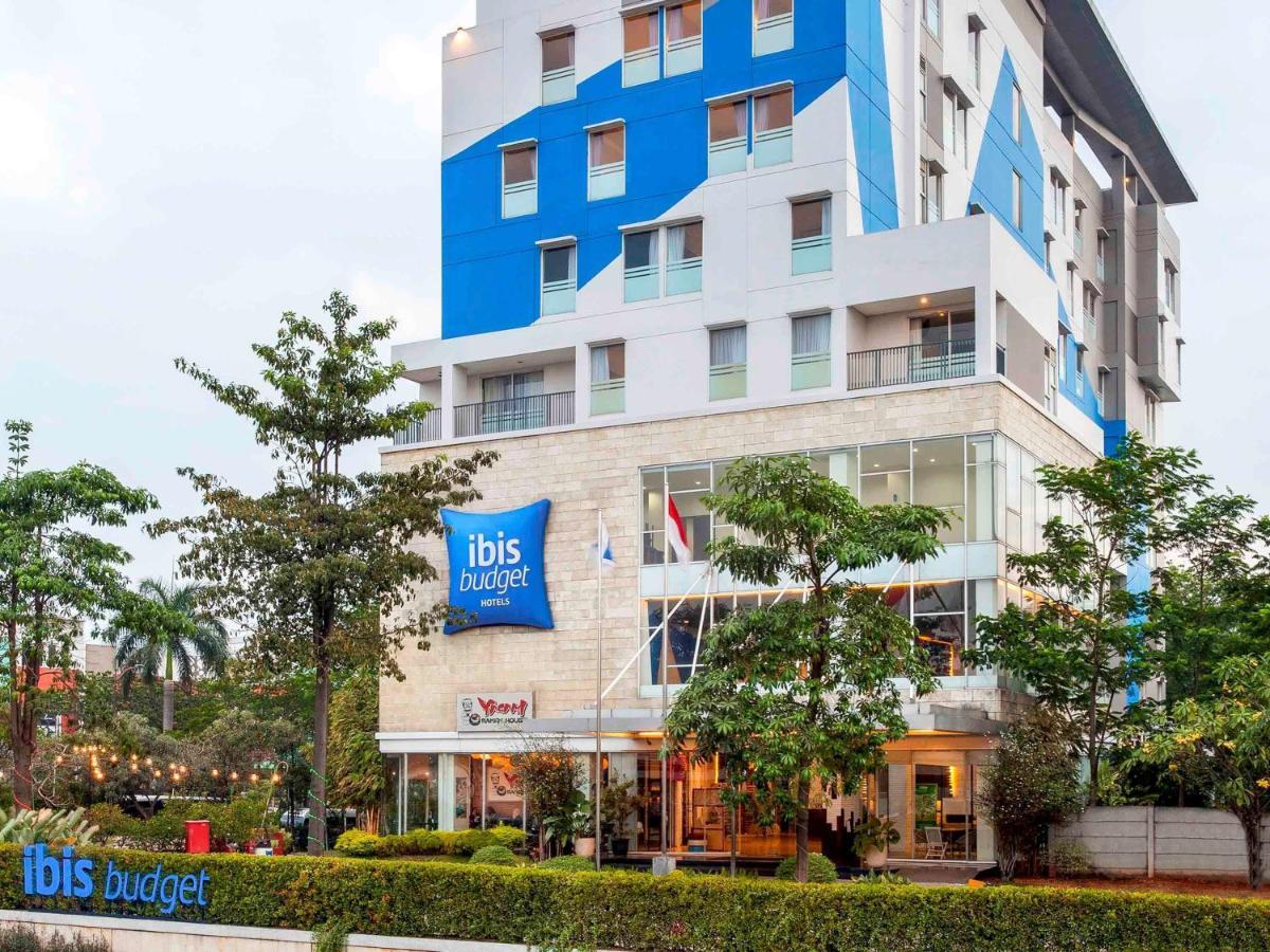 Ibis Budget Cikarang Festival Бекаси Экстерьер фото