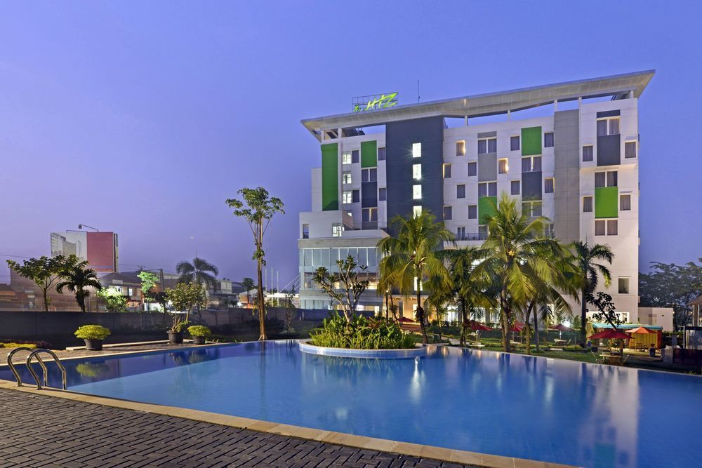 Ibis Budget Cikarang Festival Бекаси Экстерьер фото