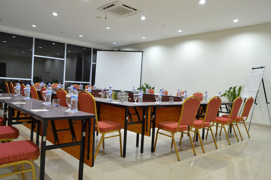 Ibis Budget Cikarang Festival Бекаси Экстерьер фото