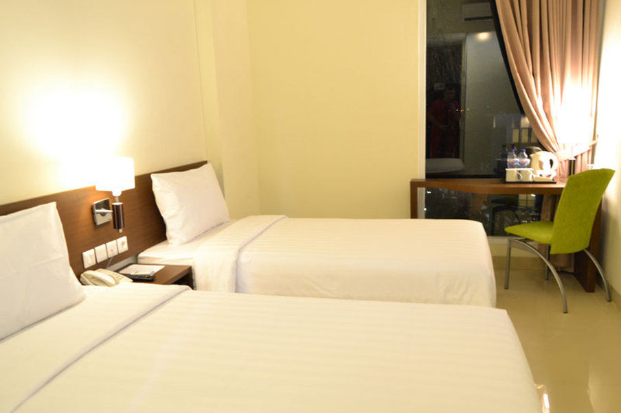 Ibis Budget Cikarang Festival Бекаси Экстерьер фото