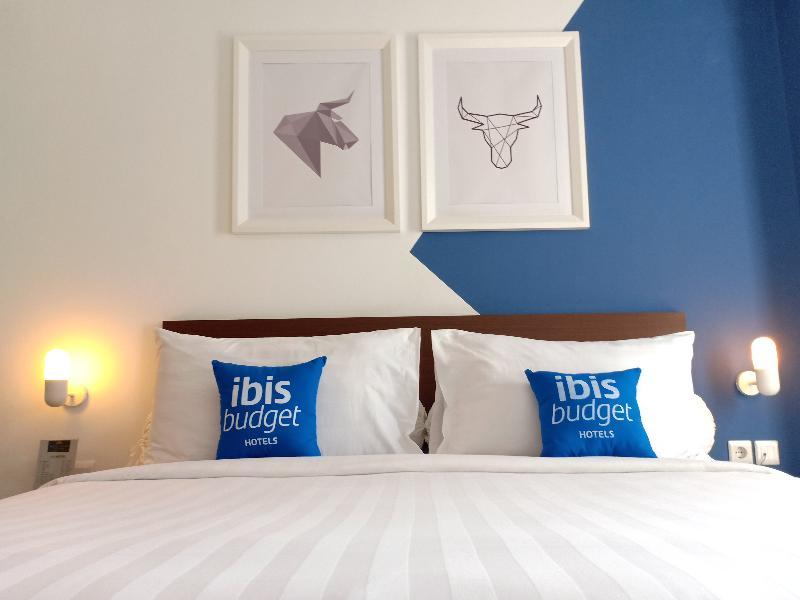 Ibis Budget Cikarang Festival Бекаси Экстерьер фото