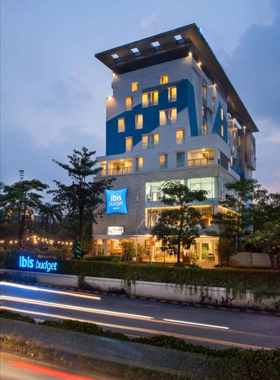 Ibis Budget Cikarang Festival Бекаси Экстерьер фото