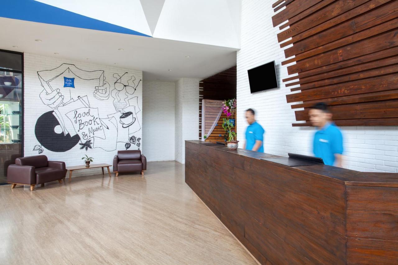 Ibis Budget Cikarang Festival Бекаси Экстерьер фото