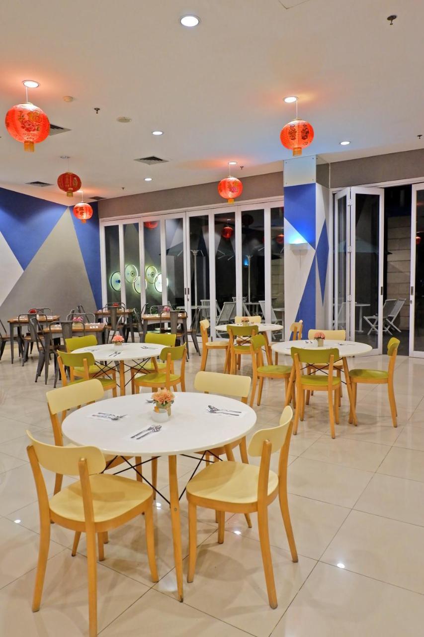 Ibis Budget Cikarang Festival Бекаси Экстерьер фото